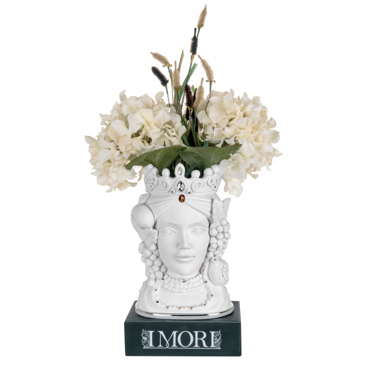 Testa di moro femminile decorata a mano in stile moderno