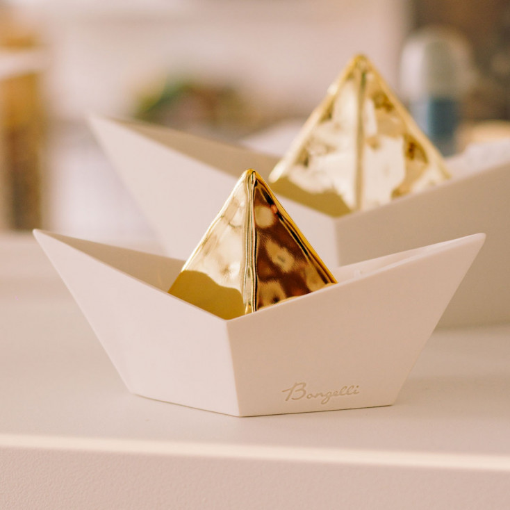 Scultura piccola in marmorino dal design moderno con Barchetta