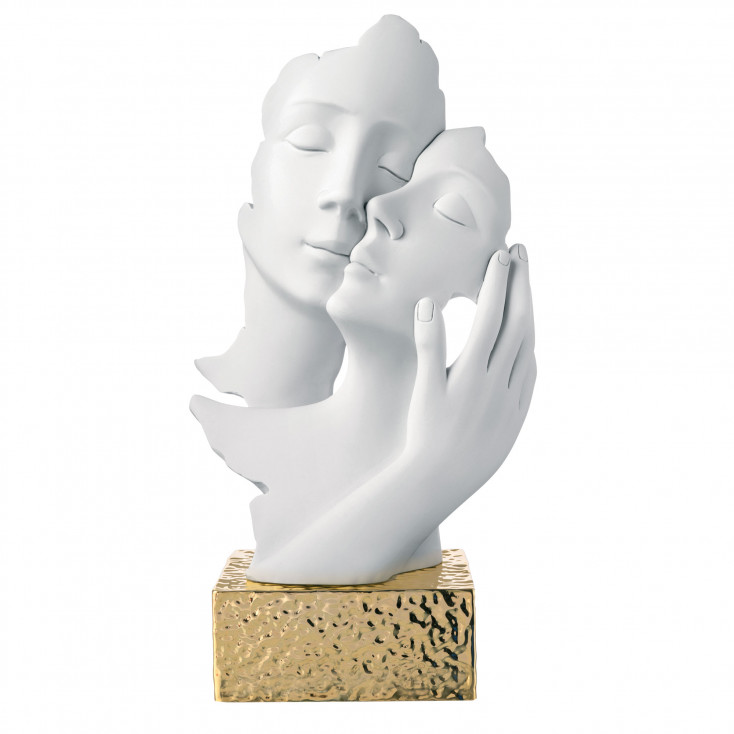 Scultura da tavolo grande in marmorino con abbraccio innamorati