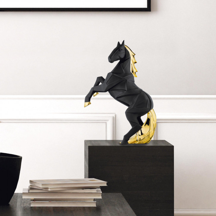 Scultura grande in marmorino dal design moderno