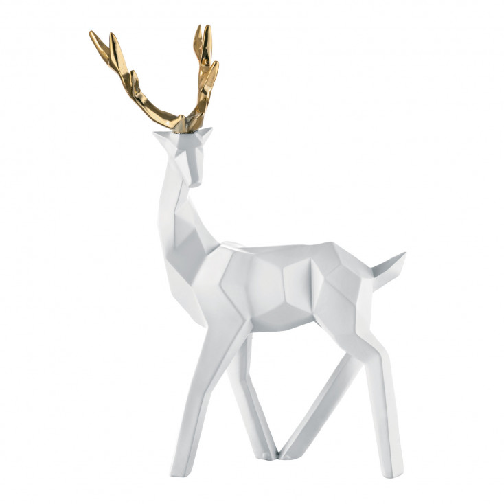 Scultura natalizia con renna che cammina