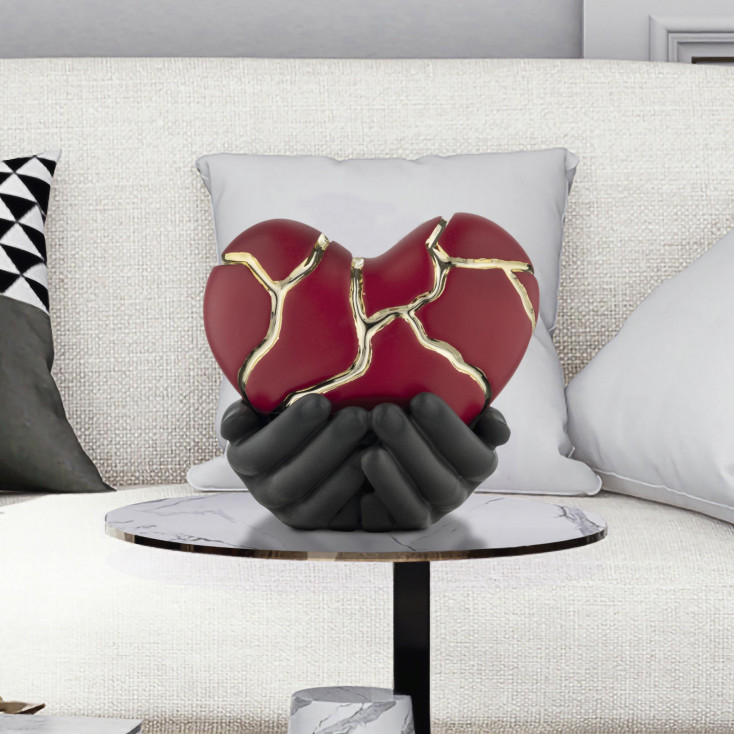 Scultura piccola in marmorino in stile kintsugi dal design moderno