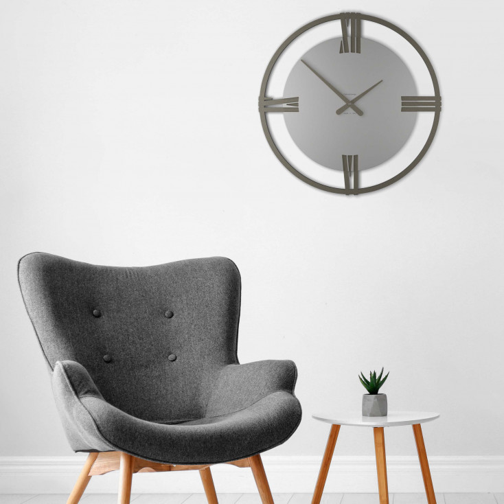 Orologio da parete moderno grande in legno con numeri romani