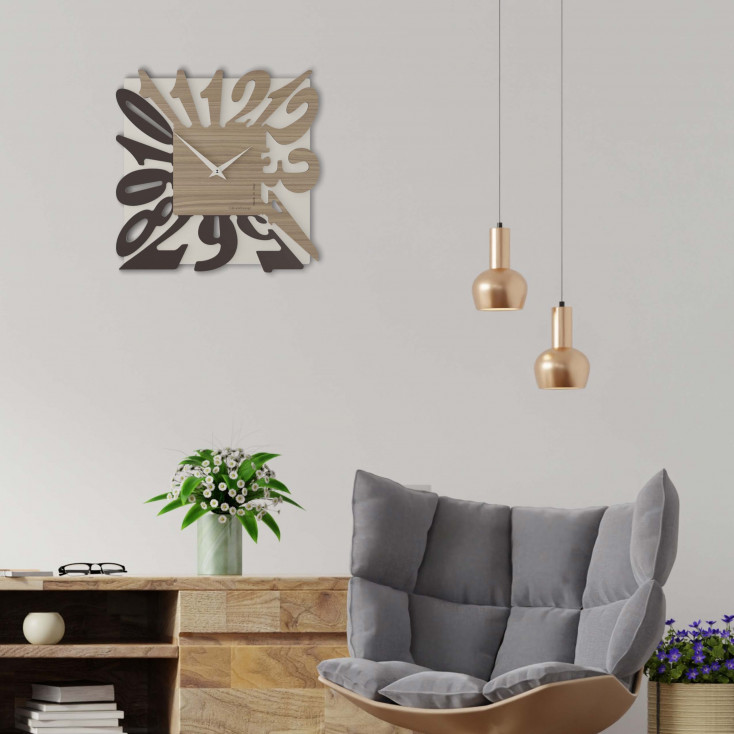 Orologio da parete moderno in legno quadrato con numeri design particolare