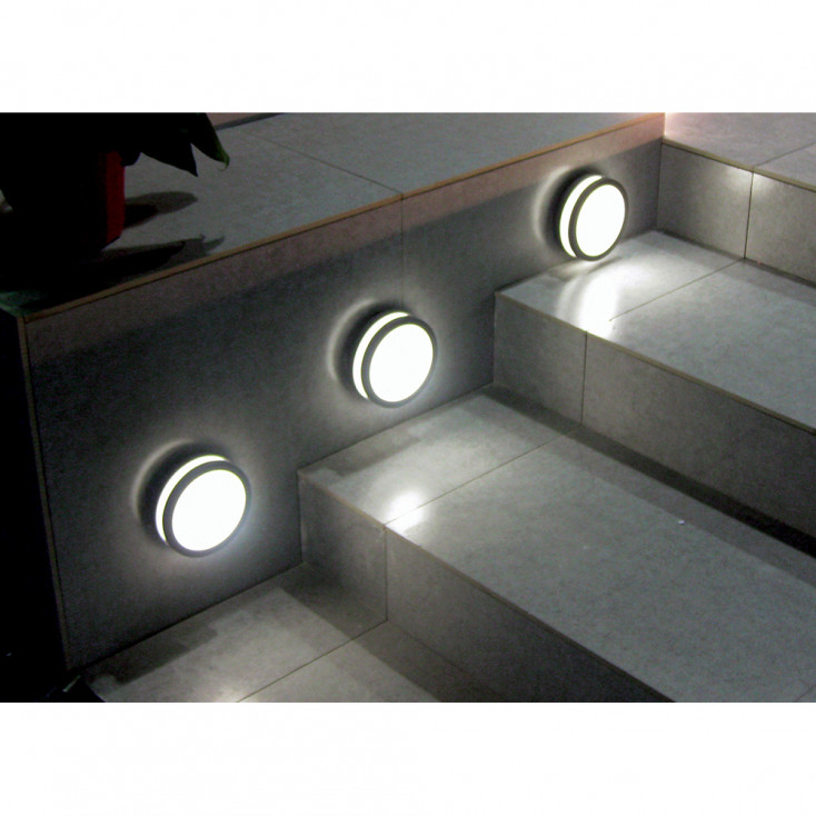 Lampada da parete a led da esterno rotonda in alluminio dal design minimal