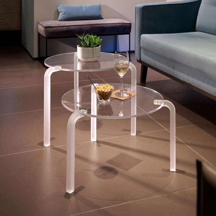 Tavolino da solotto rotondo in plexiglass dal design moderno piccolo