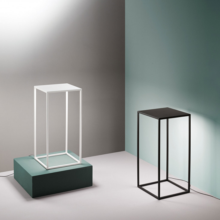 Lampada da terra a led con struttura in alluminio bassa