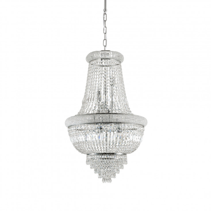 Lampadario classico con struttura in metallo e elementi in cristallo