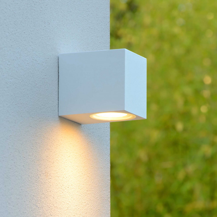 Applique da esterno con struttura in alluminio cubica dal design moderno