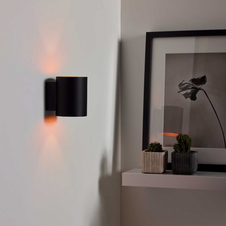 Applique da parete in alluminio con struttura tubolare dal design moderno