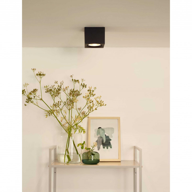 Faretto con struttura cubica in alluminio e LED dimmerabile dal design minimal
