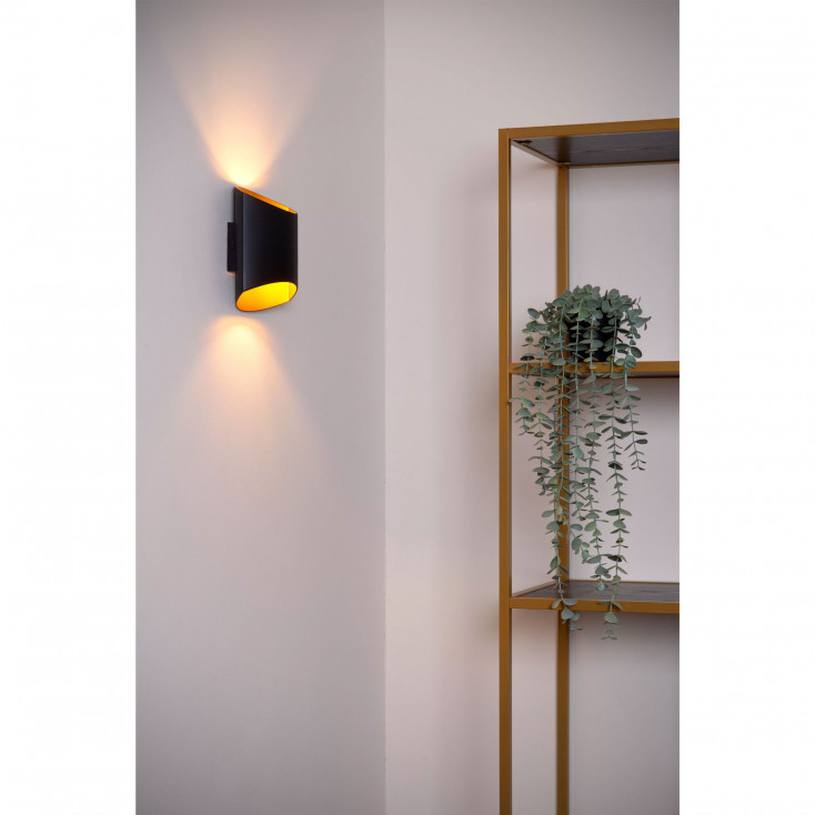 Lampada da parete in alluminio dal design moderno ed elegante