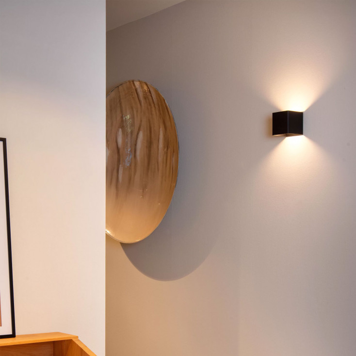 Lampada da parete ricaricabile da esterno a led con struttura in alluminio