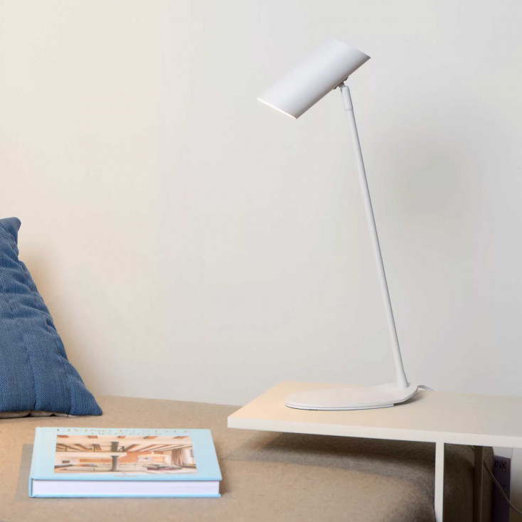 Lampada da scrivania in metallo e diffusore orientabile dal design moderno