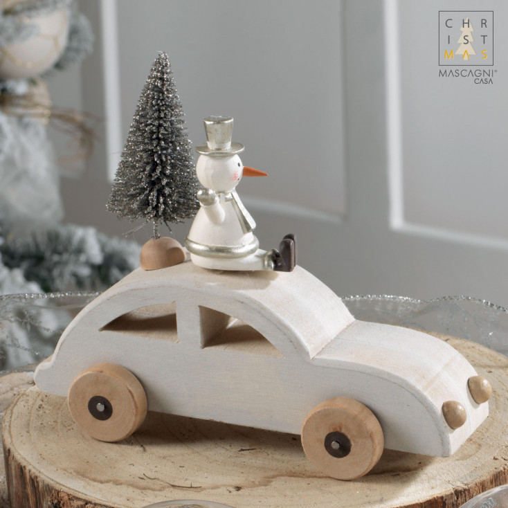 Decorazione per la tavola con macchina e pupazzo di neve