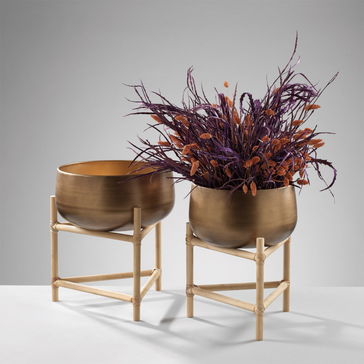 Vaso in acciaio ottonato con base in legno