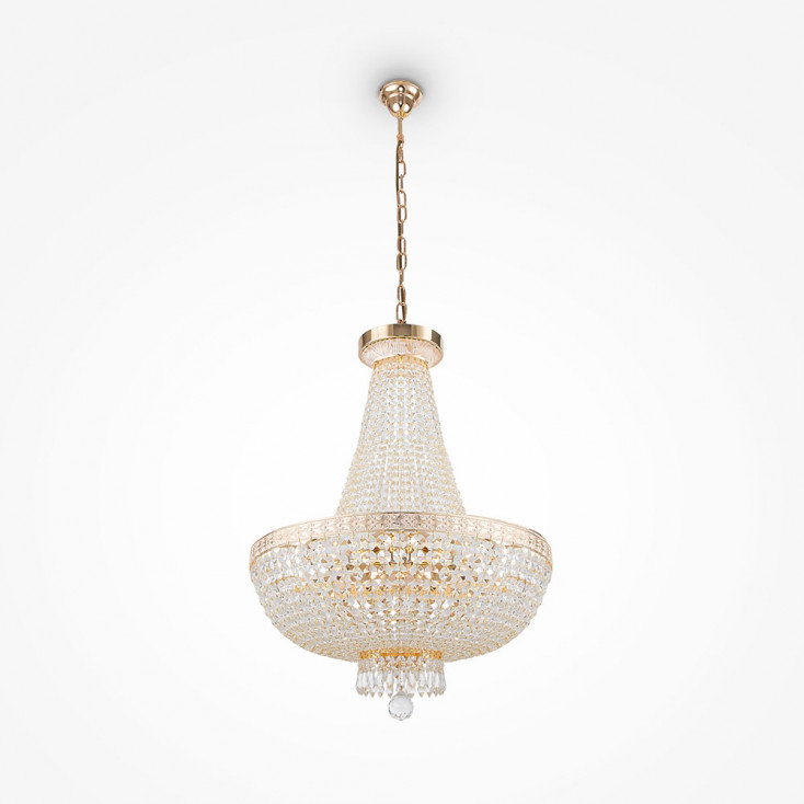 Lampadario grande con dettagli in cristallo in stile classico