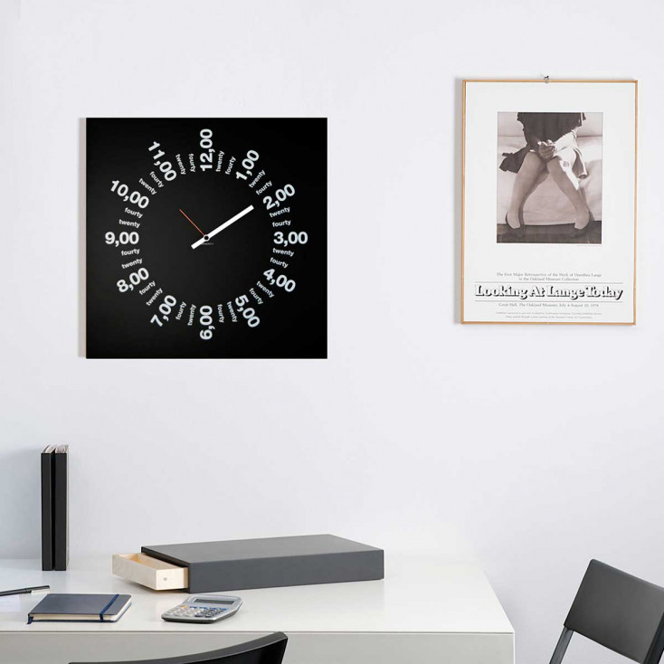 Orologio da parete in stile minimalista con telaio in metallo "ONLY HOURS"