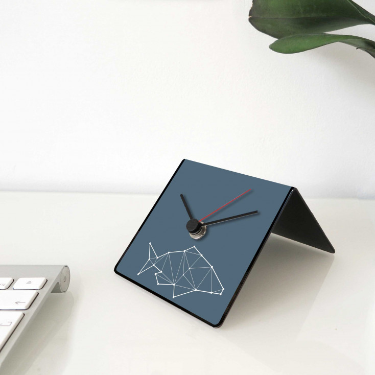 Orologio da scrivania per casa o ufficio in metallo con dedica sul retro "PESCE"