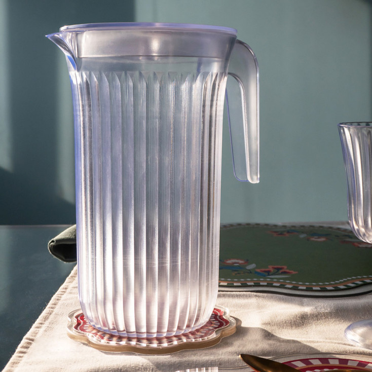 Caraffa da tavola in plexiglass dalle linee eleganti