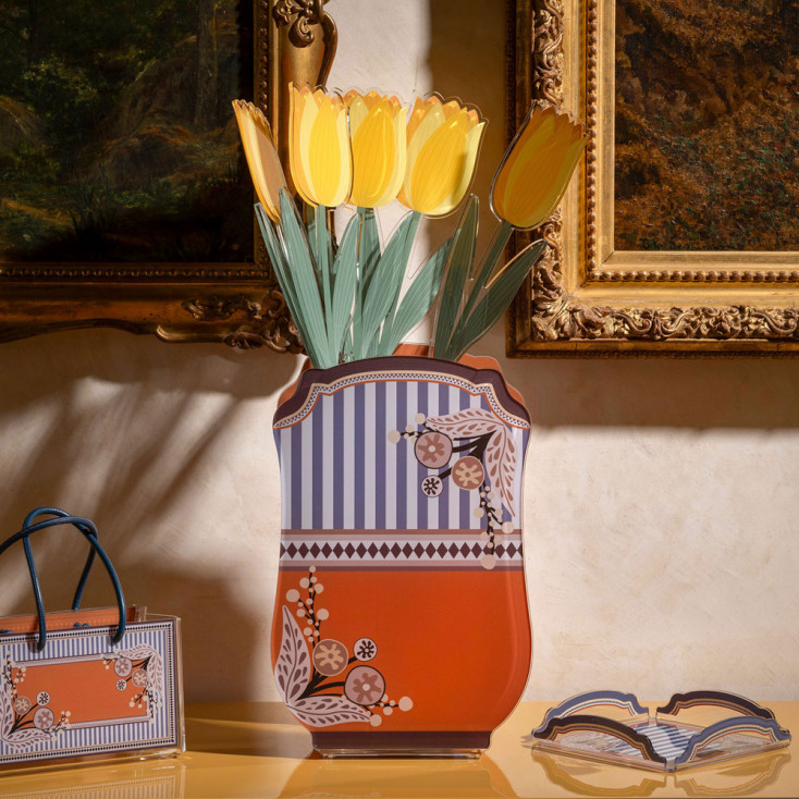 Vaso grande in vetro con copertura in plexiglass