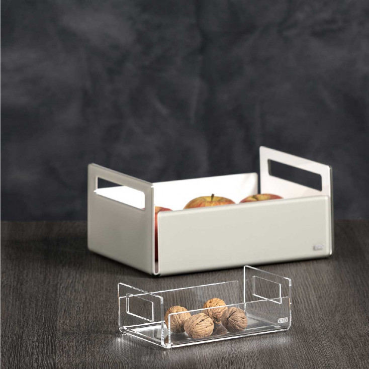 Vassoio con struttura in plexiglass dalle linee moderne