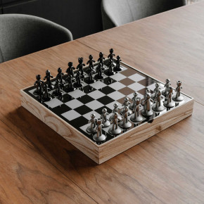 Umbra - Modello: Buddy - Scacchiera in legno con pedine in metallo - SKU: 1005304 