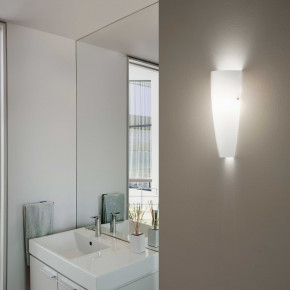 Fabas Luce - Modello: Dedalo - Applique da parete in metallo con diffusore in vetro a risparmio energetico - Colore: Bianco - Attacco Lampadina: E27 - 1 Lampadina - Watt 60W - Dimmerabile: NO - Grado di Protezione: 44 - SKU: 2642-21-102 - Codice EAN: 8019282013341 