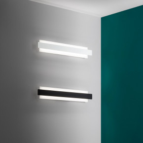 Fabas Luce - Modello: Regolo - Applique da parete a LED in metallo con diffusore in vetro dal design moderno - Attacco Lampadina: Led Integrato - 1 Lampadina - Watt 21W - Lumen 2100 - Dimmerabile: SI - Gradi Kelvin 3000k Luce Calda - Grado di Protezione: IP20 - Classe Energetica: E - SKU: 3558-22 