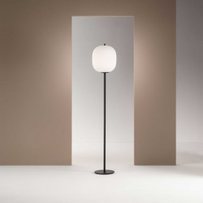 Fabas Luce - Modello: Domizia - Lampada da terra Piantana con diffusore in vetro soffiato dallo stile moderno - Colore: Nero - Attacco Lampadina: E27 - 1 Lampadina - Watt 40W - Dimmerabile: NO - Grado di Protezione: IP20 - SKU: 3689-10-101 - Codice EAN: 8019282533146 