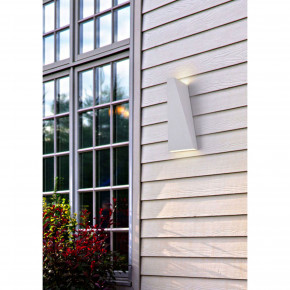 Maytoni - Modello: Times Square - Applique per esterni con struttura in metallo resistente e diffusore a LED - Attacco Lampadina: Led Integrato - 1 Lampadina - Watt 6W - Lumen 100 - Dimmerabile: NO - Gradi Kelvin 3000k Luce Calda - Grado di Protezione: IP54 - Classe Energetica: G - SKU: O580WL-L6 