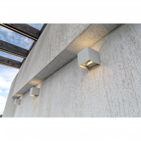Maytoni - Modello: Fulton - Applique da parete a LED in stile moderno in metallo per esterni - Attacco Lampadina: Led Integrato - 1 Lampadina - Watt 6W - Lumen 400 - Dimmerabile: NO - Gradi Kelvin 3000k Luce Calda - Grado di Protezione: IP54 - Classe Energetica: G - SKU: O572WL-L6 
