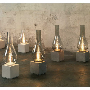 Karman - Modello: Amarcord - - Design By: Matteo Ugolini Lampada da tavolo - Attacco Lampadina: E27 - 1 Lampadina - Watt 60W - Dimmerabile: NO - Classe Energetica: A++ - SKU: CT1211 