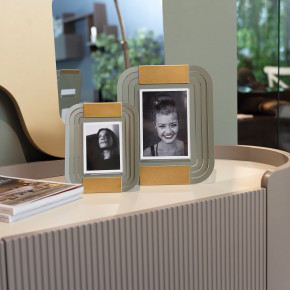 Arti e Mestieri - Modello: Tudor - Portafoto da tavolo con cornice in metallo dal design moderno - Foto 9x12 - SKU: 0PF3929 