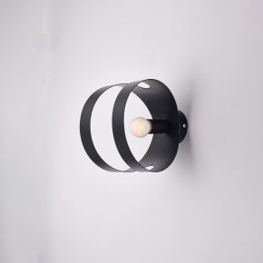 Be Light - Modello: Peter - Lampada da parete con struttura moderna in metallo - Attacco Lampadina: E14 - 1 Lampadina - Watt 42W - Dimmerabile: NO - Grado di Protezione: IP20 - Classe Energetica: A - SKU: BL306-AP1 