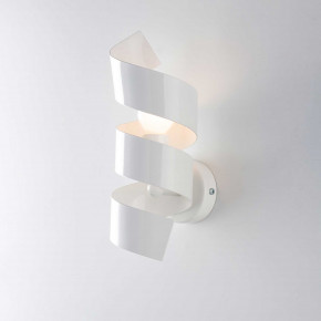 Be Light - Modello: Helix - Applique da parete struttura in metallo dalle linee moderne singolo diffusore - Attacco Lampadina: E14 - 1 Lampadina - Watt 40W - Dimmerabile: NO - Grado di Protezione: IP20 - Classe Energetica: A+ - SKU: BL141-AP1 