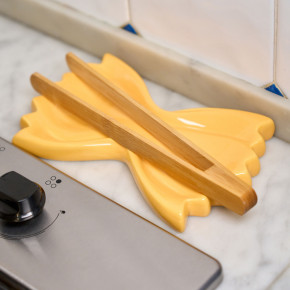 Blogo - Modello: Pasta - Poggiamestolo a forma di farfalletta - Colore: Senape - SKU: PASTA-04 - Codice EAN: 8053172472214 