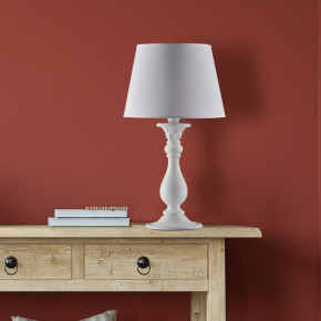 Bonetti Illumina - Modello: Lucca - Lampada da tavolo classica con struttura in legno e paralume in tessuto - Attacco Lampadina: E27 - 1 Lampadina - Watt 55W - Dimmerabile: NO - Grado di Protezione: IP20 - Classe Energetica: A - SKU: BL271-LM