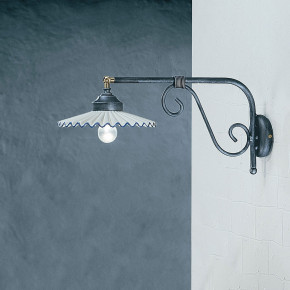 FerroLuce - Modello: L'Aquila - Applique piccola rustica in metallo con diffusore in ceramica decorata a mano - Attacco Lampadina: E27 - 1 Lampadina - Watt 75W - Dimmerabile: NO - Grado di Protezione: IP20 - Classe Energetica: A - SKU: C166-NA-BL - Codice EAN: 8056598472080 