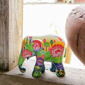 Elephant Parade - Modello: Amazing Lotus - Soprammobile Elefantino 20cm - SKU: 8858831230835 - Codice EAN: 8858831230835