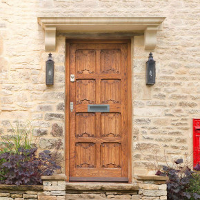 Elstead Lighting - Modello: Stow - Applique da parete per esterni con struttura in acciaio e diffusore in vetro - Colore: Bronzo - Attacco Lampadina: E27 - 1 Lampadina - Watt 60W - Dimmerabile: NO - Grado di Protezione: IP44 - Classe Energetica: A - SKU: STOW - Codice EAN: 5024005459101 