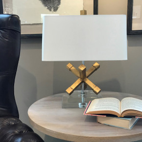 Elstead Lighting - Modello: Jackson - Lampada da tavolo contemporanea in metallo con paralume in tessuto - Colore: Oro - Attacco Lampadina: E27 - 1 Lampadina - Watt 100W - Dimmerabile: NO - Grado di Protezione: IP20 - Classe Energetica: A - SKU: GN-JACKSON-SQUARE-TL - Codice EAN: 5024005329510 