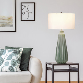 Elstead Lighting - Modello: Kew - Lampada da tavolo in ceramica con paralume in tessuto dal design moderno - Colore: Salvia - Attacco Lampadina: E27 - 1 Lampadina - Watt 60W - Dimmerabile: NO - Grado di Protezione: IP20 - Classe Energetica: A - SKU: KEW-TL - Codice EAN: 5024005336617