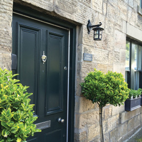 Elstead Lighting - Modello: Hereford - Lanterna da parete dal design rustico struttura in alluminio e vetro - Colore: Nero - Attacco Lampadina: E27 - 1 Lampadina - Watt 100W - Dimmerabile: NO - Grado di Protezione: IP43 - Classe Energetica: A - SKU: BL21-BLACK-E27 - Codice EAN: 5024005267102 