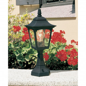 Elstead Lighting - Modello: Chapel - Lampioncino da giardino rustico piedistallo in alluminio e diffusore in vetro - Colore: Nero - Attacco Lampadina: E27 - 1 Lampadina - Watt 100W - Dimmerabile: NO - Grado di Protezione: IP44 - Classe Energetica: A - SKU: CPM4-BLACK - Codice EAN: 5024005208709 