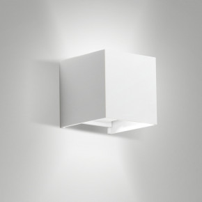 Fabas Luce - Modello: Cuba - Applique LED da esterno in alluminio dal design moderno - Attacco Lampadina: Led Integrato - 1 Lampadina - Watt 12W - Lumen 1448 - Dimmerabile: NO - Gradi Kelvin 3000k Luce Calda - Grado di Protezione: IP54 - Classe Energetica: D - SKU: 6541-21 