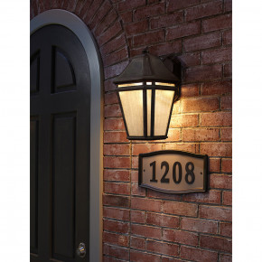 Feiss - Modello: Londontowne - Lanterna da parete in acciaio con diffusore in vetro a 1 luce - Colore: Ruggine - Attacco Lampadina: E27 - 1 Lampadina - Watt 75W - Dimmerabile: NO - Grado di Protezione: IP44 - Classe Energetica: A - SKU: FE-LONDONTOWNE - Codice EAN: 5024005283614 