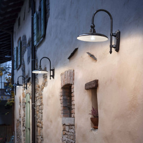 FerroLuce - Modello: Campobasso - Applique da parete da esterno con paralume in ceramica decorata a mano - Attacco Lampadina: E27 - 1 Lampadina - Watt 60W - Dimmerabile: NO - Grado di Protezione: IP43 - Classe Energetica: A - SKU: A353-NE - Codice EAN: 8056598471144 