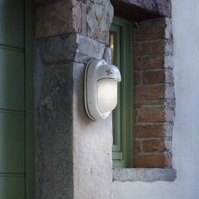 FerroLuce - Modello: Brindisi - Applique da parete per esterno con paralume in ceramica decorata a mano - Attacco Lampadina: E27 - 1 Lampadina - Watt 42W - Dimmerabile: NO - Grado di Protezione: IP20 - Classe Energetica: A - SKU: C292-33.DEC.SOO - Codice EAN: 8056598471205 