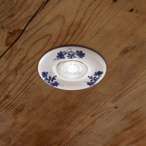 FerroLuce - Modello: Pescara - Faretto da incasso rotondo rustico in ceramica decorato a mano - Attacco Lampadina: GU10 - 1 Lampadina - Watt 40W - Dimmerabile: NO - Grado di Protezione: IP20 - Classe Energetica: A - SKU: C481-08.DEC.LOB - Codice EAN: 8056598470154 